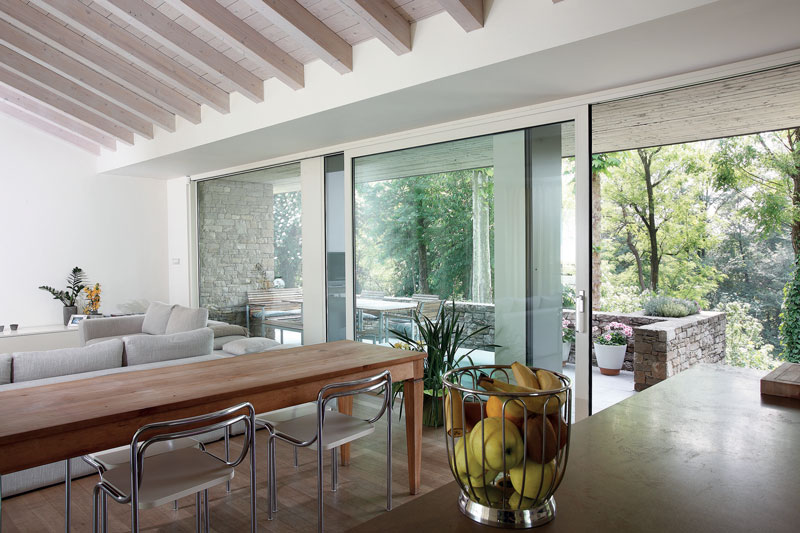Thermal break aluminium windows with high thermal and acoustic performance