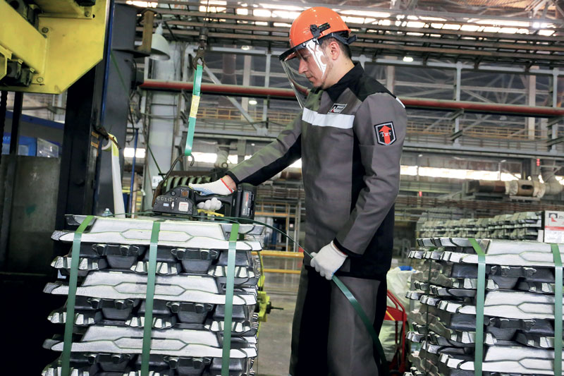Lo smelter di Rusal a Sayanogorsk (Siberia orientale), il maggior produttore russo di leghe di alluminio
