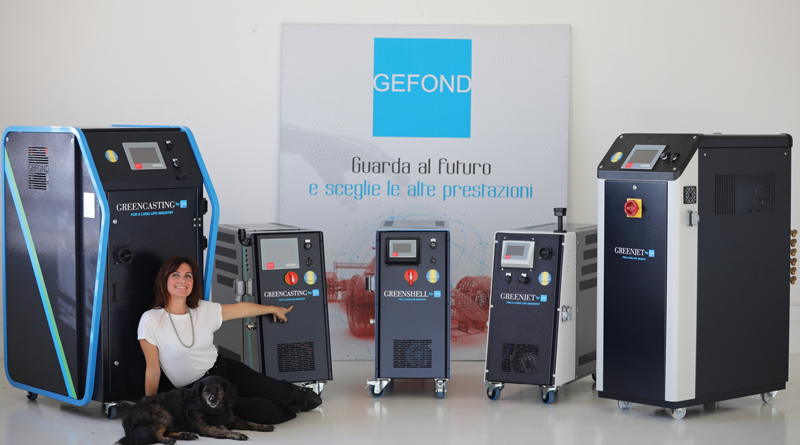 Tiziana Tronci, Board Member & New Products Development di Gefond, con la gamma completa di centraline di termoregolazione Hpdc by Gefond