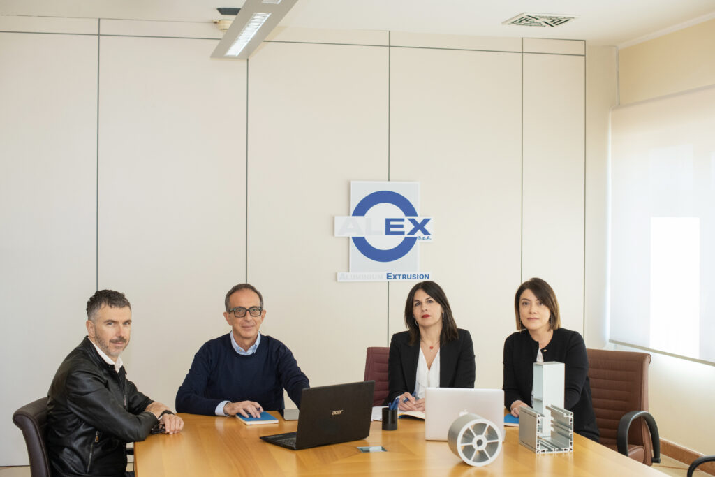 Da sinistra: Massimiliano Magri, Presidente di ALEX, Nicola Viggiani, Direttore di stabilimento, Simona Scattino, Responsabile Ufficio Vendite, e Annalisa Micucci, Direzione Amministrativa