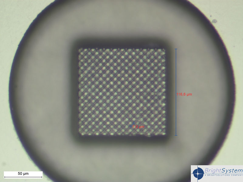 MicroMake è uno strumento adeguato per lavorazioni di qualità, quali micro-fresatura e patterning 3D, su vetro e cristalli.