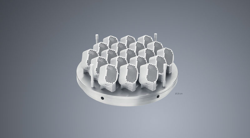 1. Esempi di dispositivi medicali prodotti con tecnologie AM per protesi dentali, spinali e ossee.