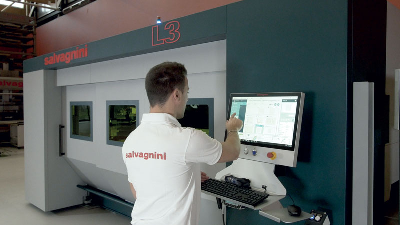 Salvagnini propone soluzioni agili e di facile utilizzo bassate sulla “visione”, che hanno il pregio di accrescere la flessibilità e di estendere i settori applicativi dei sistemi di taglio laser.