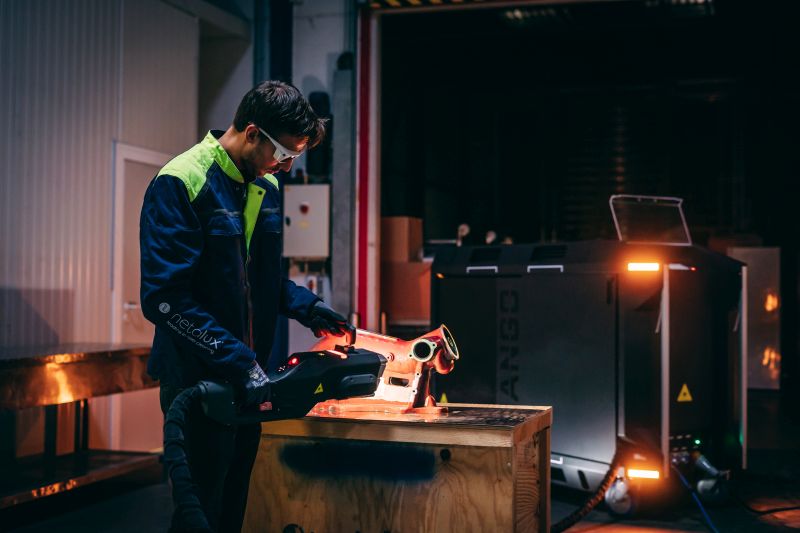 Utilizzando il processo di ablazione laser è possibile realizzare una pulizia laser su serbatoi, pale di turbine e stampi.