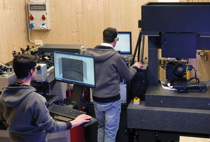 Tra le 7 stazioni che costituiscono il laboratorio di Applicazioni Laser di Optoprim concentriamo l’attenzione sulla cella dedicata al micro-machining e a processi quali il laser texturing