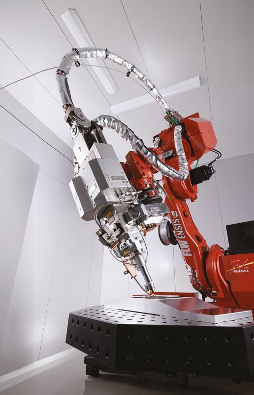 Il sistema Beam Weaving di FLW-ENSISe M5consente al raggio laser di oscillare all’interno della torcia, ampliando in tal modo il bagno di saldatura senza che sia necessario movimentare il robot.