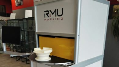 Partendo da un sistema di marcatura laser standard, RMU Marking ha realizzato una soluzione personalizzata in isola robotizzata per Siap Spa, con uno studio sulle esigenze di marcatura per la tracciabilità degli ingranaggi nel settore truck.