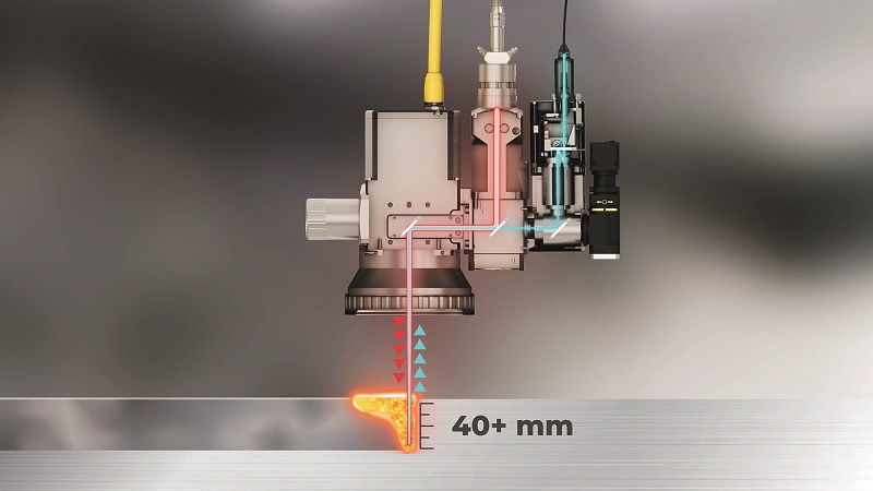 La misurazione della saldatura laser in tempo reale funziona tramite l’emissione di un raggio a bassa potenza attraverso le medesime ottiche, raccogliendo misurazioni geometriche altamente accurate, come la profondità della saldatura.