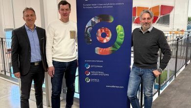 Da sinistra: Stefano Cattaneo, nuovo General Manager di Optoprim Italia, Guillaume Adam e Giuseppe D'Amelio, rispettivamente CEO e CDO di ATLENSYS.