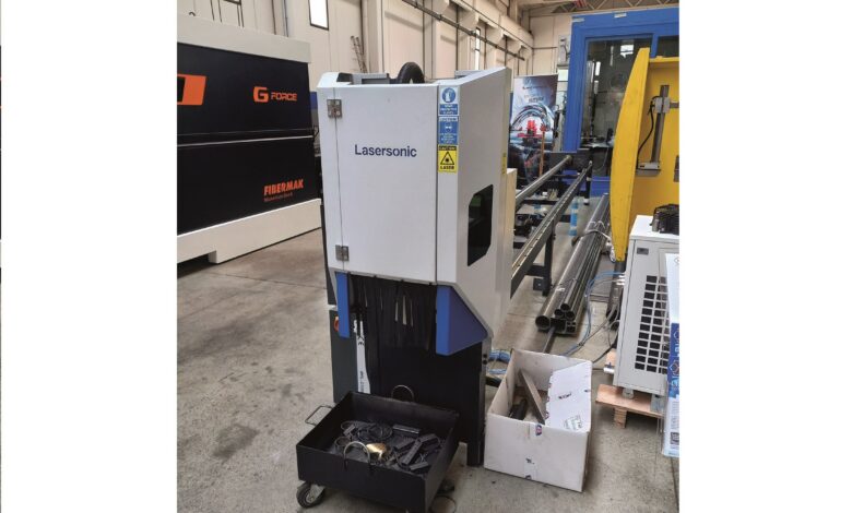 Lasersonic LTB 6012 si colloca nella terra di mezzo tra il seghetto meccanico tradizionale e le complesse celle di taglio laser 3D.