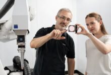 All’EuroBLECH 2026, TRUMPF ha presentato la nuova TruLaser Weld 3000, una cella robotizzata compatta per la saldatura laser che, grazie all’intelligenza artificiale, può essere programmata in modo notevolmente più rapido. (Fonte: TRUMPF)