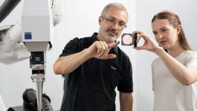 All’EuroBLECH 2026, TRUMPF ha presentato la nuova TruLaser Weld 3000, una cella robotizzata compatta per la saldatura laser che, grazie all’intelligenza artificiale, può essere programmata in modo notevolmente più rapido. (Fonte: TRUMPF)