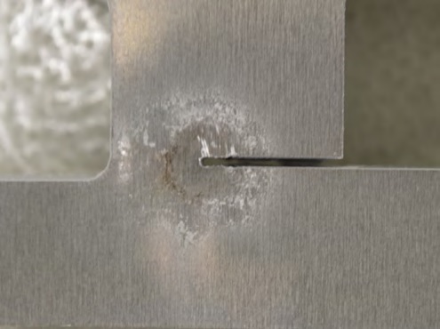Residui di perforazione rimossi.