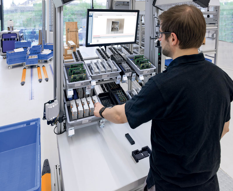 Active Assist è una postazione di lavoro in grado di regolarsi in base alle caratteristiche fisiche e cognitive dell’operatore.