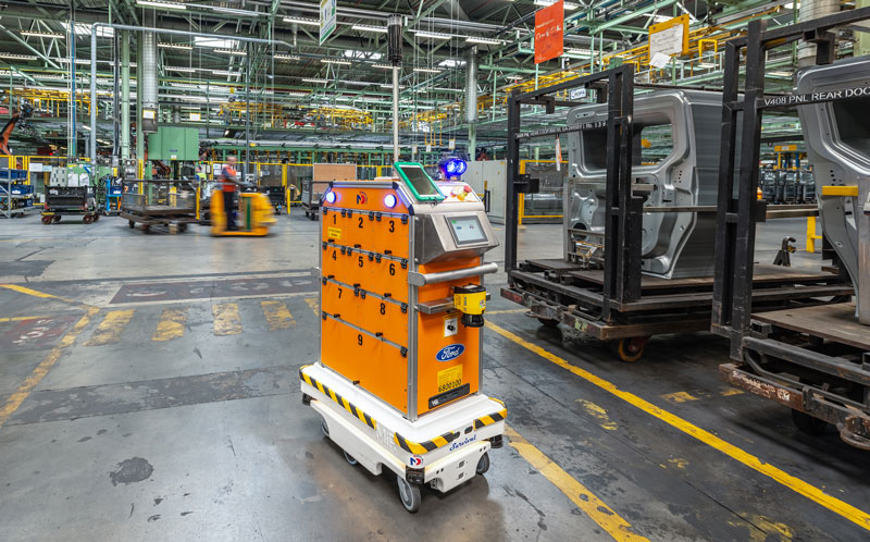 Gli AMR consentono di automatizzare qualsiasi processo che richieda il trasporto sicuro all’interno di un magazzino o tra magazzino e impianto di produzione