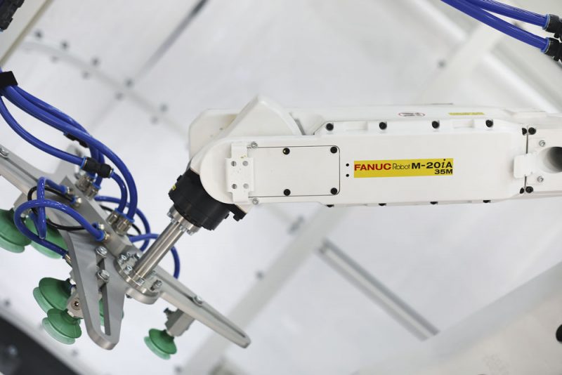 RI20 is a semi-open palletizing cell with an industrial robot arm