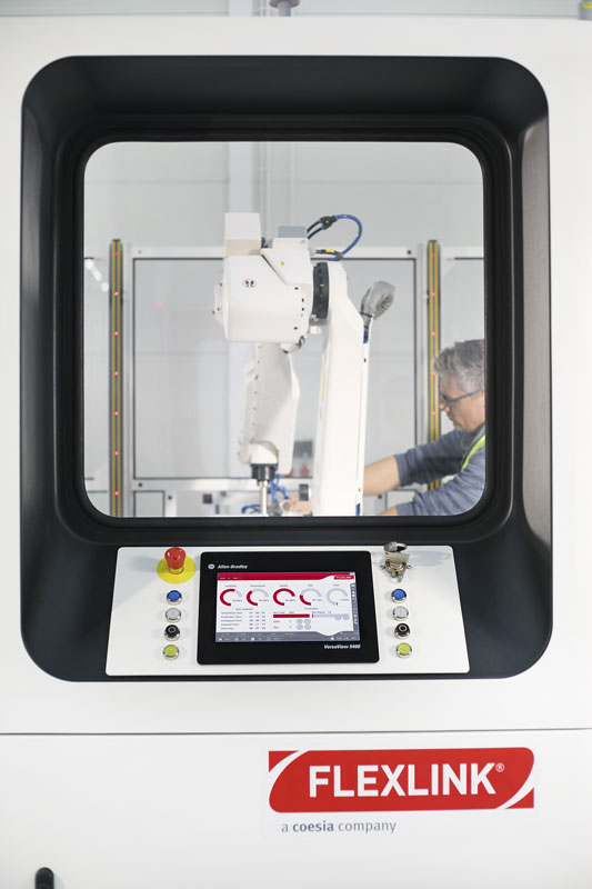 Il design compatto dell'unità consente di risparmiare fino al 40% di spazio a pavimento rispetto ai pesanti robot pallettizzatori.