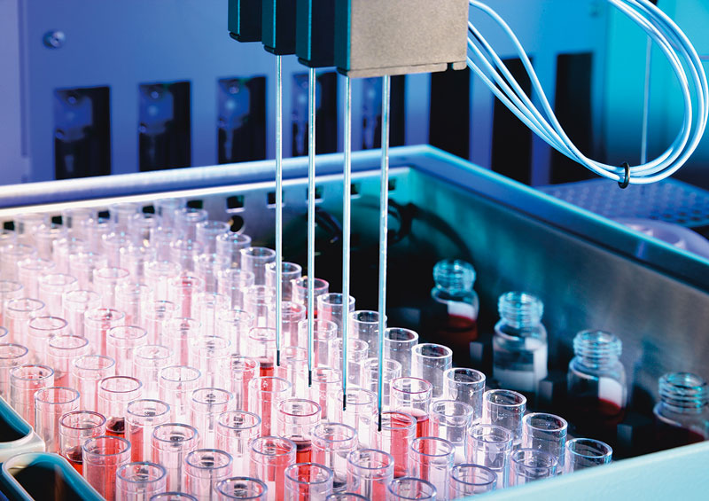 La tecnologia di azionamento viene impiegata in diversi processi per i movimenti del braccio di presa o della testa di pipettatura.