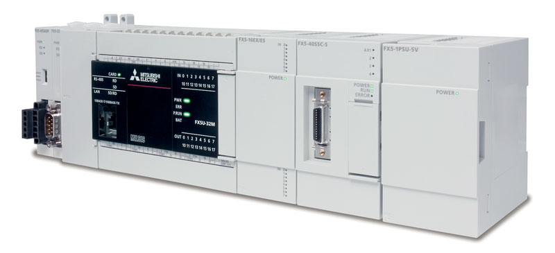 L’installazione di tre PLC della piattaforma compatta iQ-F di Mitsubishi Electric risulta versatile nella gestione delle sequenze macchina e dei tre servosistemi della serie MR-JE-C.