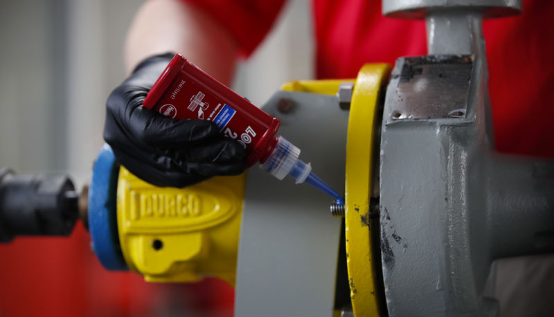 I frenafiletti LOCTITE di Henkel evitano l’allentamento degli assemblaggi filettati.