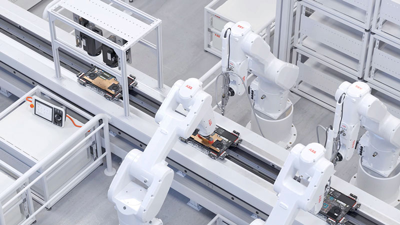 È guidato dall'unità di controllo OmniCore™ di ABB.