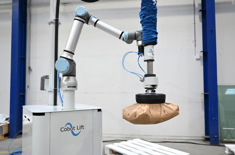 La soluzione di Cobot Lift consente di incrementare il playload fino a 45 kg.