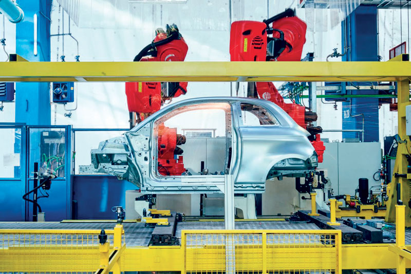 187 robot Comau in tutto sono stati integrati nelle diverse fasi del processo di lavorazione dell’auto. 500 full-electric Una smart manufacturing per la 500 full-electric 1 4