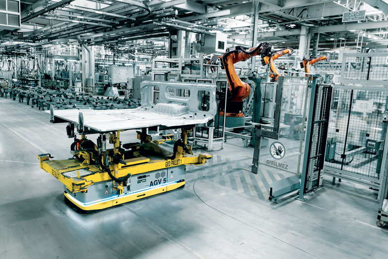 The AGVs offered by KUKA come in different sizes and weights, depending on the application where they  will be used. robotica collaborativa The added value of collaborative mobile robotics 2 11