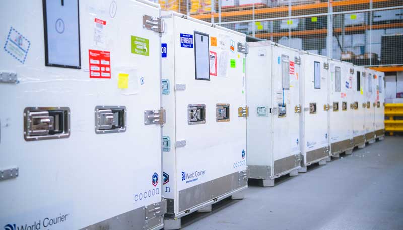 DELO utilizza le unità Cocoons della World Courier per il trasporto di adesivi.