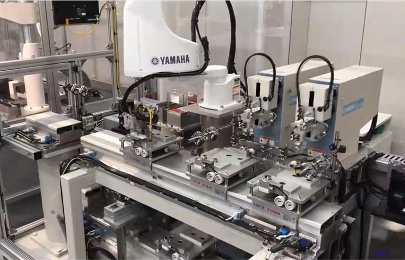 l’ultimo robot SCARA compatto ad alta velocità YK-XG e i nuovi moduli trasportatori lineari LCMR200. I moduli programmabili offrono alta flessibilità durante il trasporto degli articoli tra i processi di lavoro, compreso il movimento bidirezionale con parametri configurabili tramite software, facili da impostare e mettere a punto. L’hardware necessario è minimo, con driver del motore integrato e controller YHX esterno, consentendo agli integratori di creare soluzioni compatte e affidabili per affrontare le sfide poste dall’automazione.
