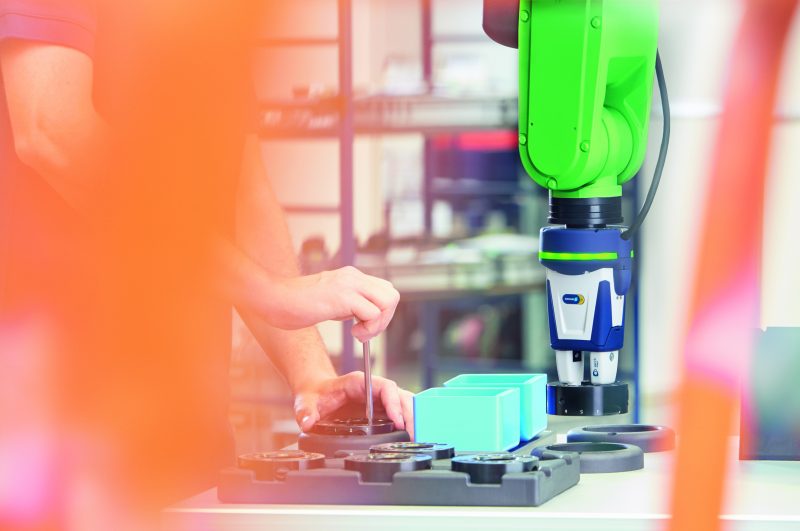 I costruttori di robot e SCHUNK per i sistemi di presa illustreranno le ultime tecnologie del settore.