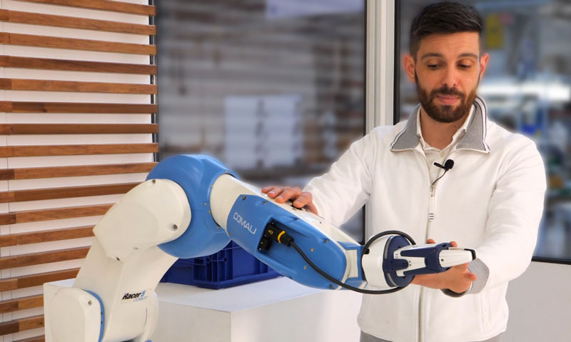 Il cobot RACER-5-0.80 di Comau.