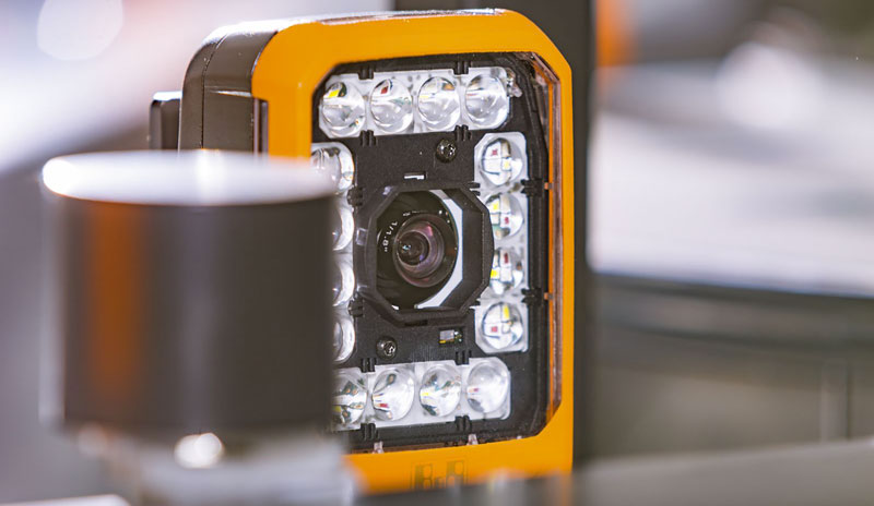 La Smart Camera di B&R semplifica la combinazione di più funzioni di visione artificiale in real-time.