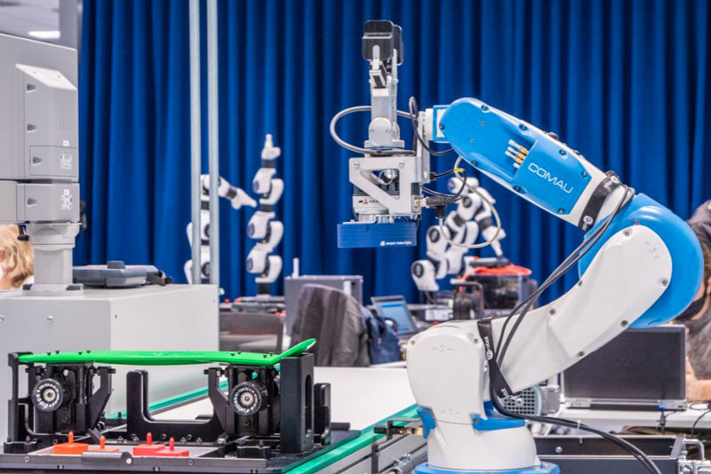 Comau ha fornito il CIM 4.0 di Torino di prodotti, soluzioni e know-how.