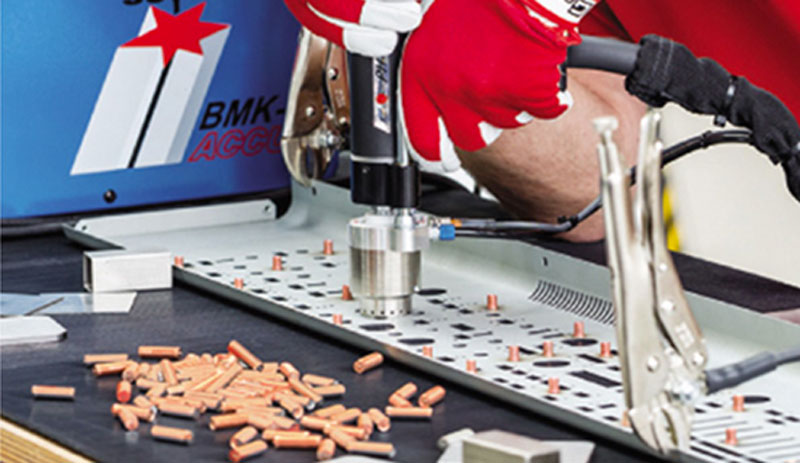 La saldatrice Soyer BMK-10i distribuita da E.O.I. Tecne ha la tecnologia SRM integrata.