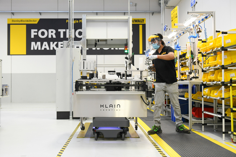DeWalt ha installato i robot mobili MiR200 nel suo stabilimento di Perugia.