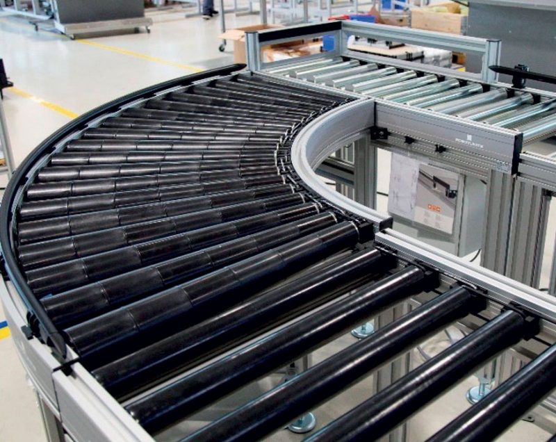 The motorised roller conveyor is the optimal solution for flexible handling of boxes, trays and cartons.   3 5 800x636