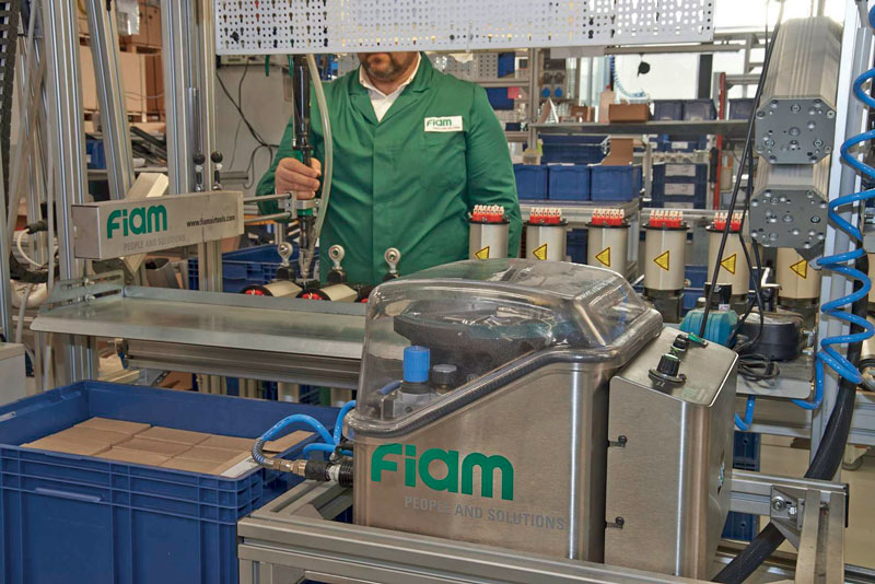 Semi-automatic solutions are represented by screwdrivers with automatic screw feeding.   FIAM 2 1