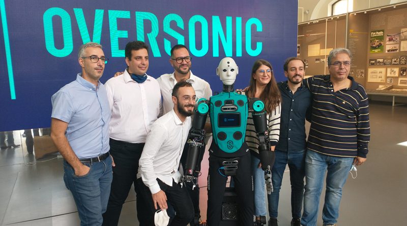 RoBee di Oversonic Robotics è un robot umanoide cognitivo made in Italy.