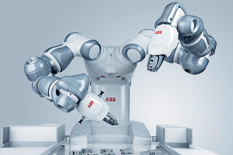Il cobot a due bracci YuMi è stato lanciato per la prima volta nel 2015.