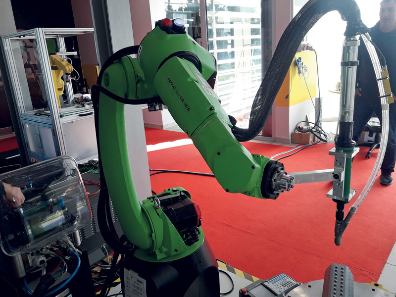 Fiam screw tightening devices can be perfectly combined with all collaborative robots on the market.   2 FIAM 1