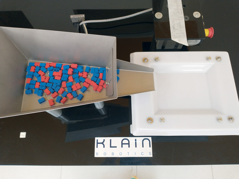 KLAIN robotics distribuisce, per i robot DENSO, anche gli alimentatori flessibili EYEFEEDER.   3 KLAINrobotics