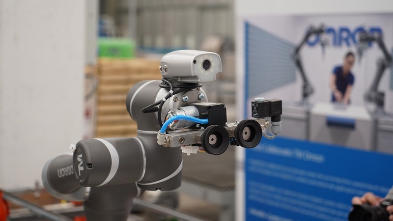 Il cobot serie TM5 è stato scelto da Bluengineering per un’applicazione di etichettatura intelligente.