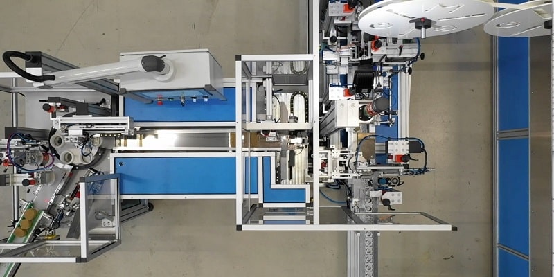 Grazie al macchinario di MGG è possibile per Pennelli Cinghiale produrre pennelli automaticamente.