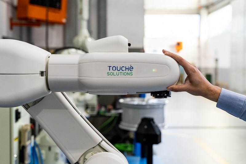 La pelle protettiva Touché Solutions trasforma letteralmente il robot tradizionale in un robot collaborativo.