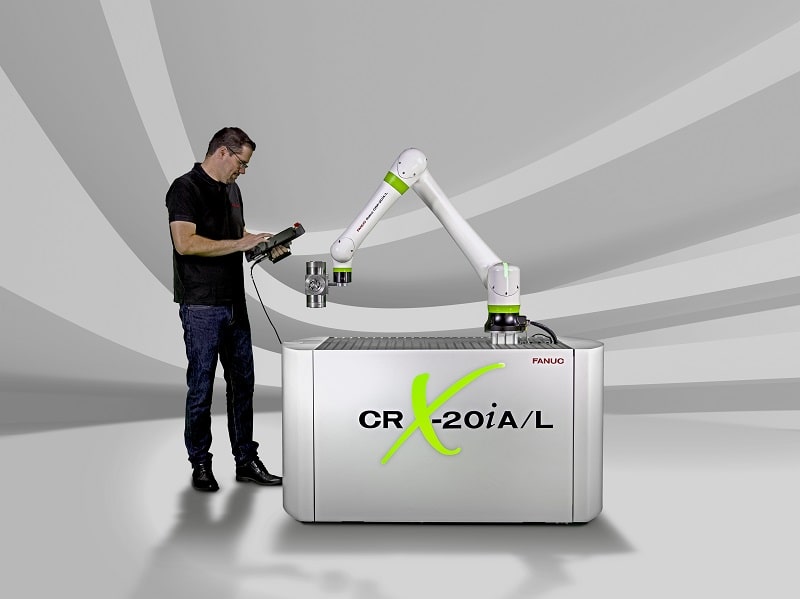 FANUC ha due linee di robot collaborativi, la serie CR e la serie CRX.