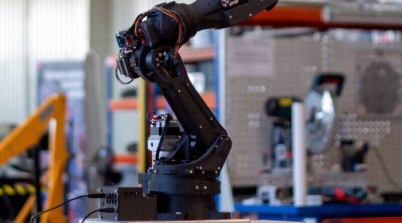 ASTORINO è il robot di Kawasaki Robotics, e distribuito in Italia da Tiesse Robot, in stampa 3D disegnato appositamente per la robotica educativa.