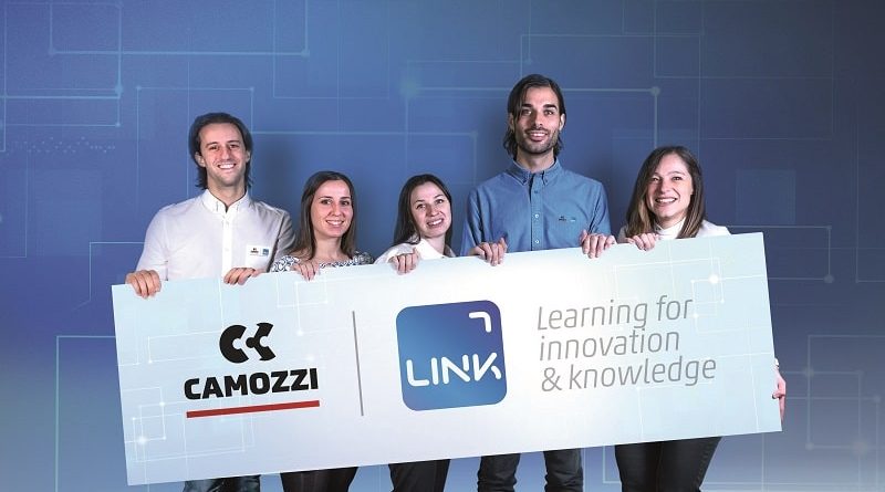 La Academy aziendale Camozzi Link, Learning for Innovation & Knowledge è stata così chiamata per sottolineare l’importanza della connessione e della condivisione della conoscenza tra persone, team, reparti, aziende del gruppo.