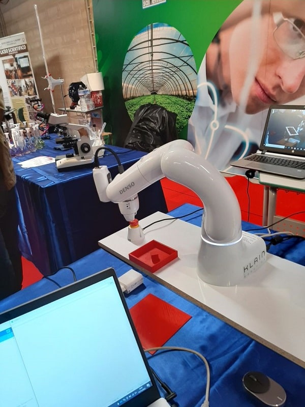 K.L.A.IN.robotics partecipa attivamente a eventi rivolti a indirizzare le scelte dei docenti nel campo tecnico, sia di indirizzo per i ragazzi degli istituti tecnici.