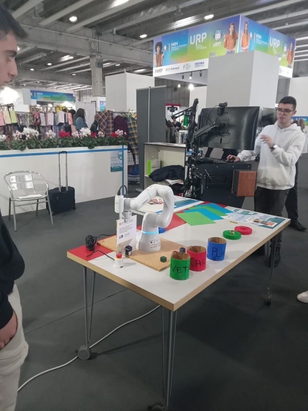 K.L.A.IN.robotics partecipa attivamente a eventi rivolti a indirizzare le scelte dei docenti nel campo tecnico, sia di indirizzo per i ragazzi degli istituti tecnici.